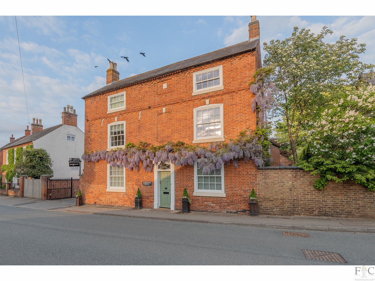 6 bedroom detached house for sale in Rochester