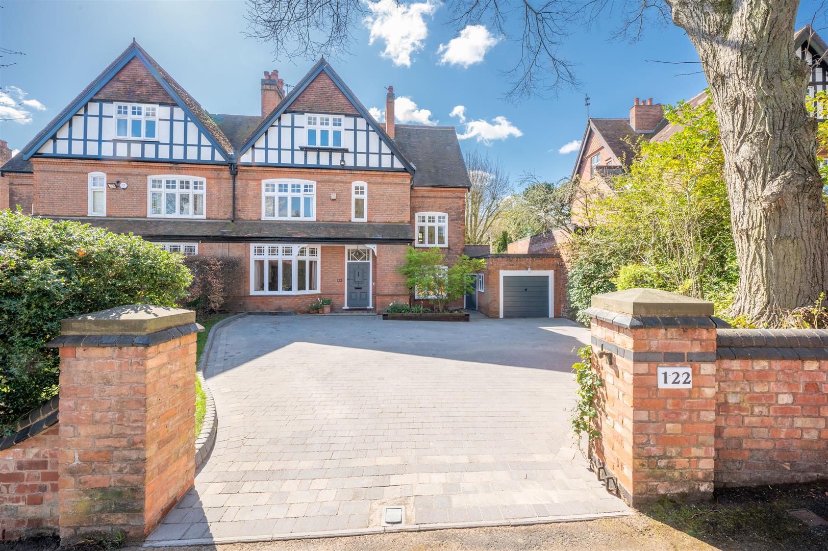 6 bedroom semi-detached house for sale 0
