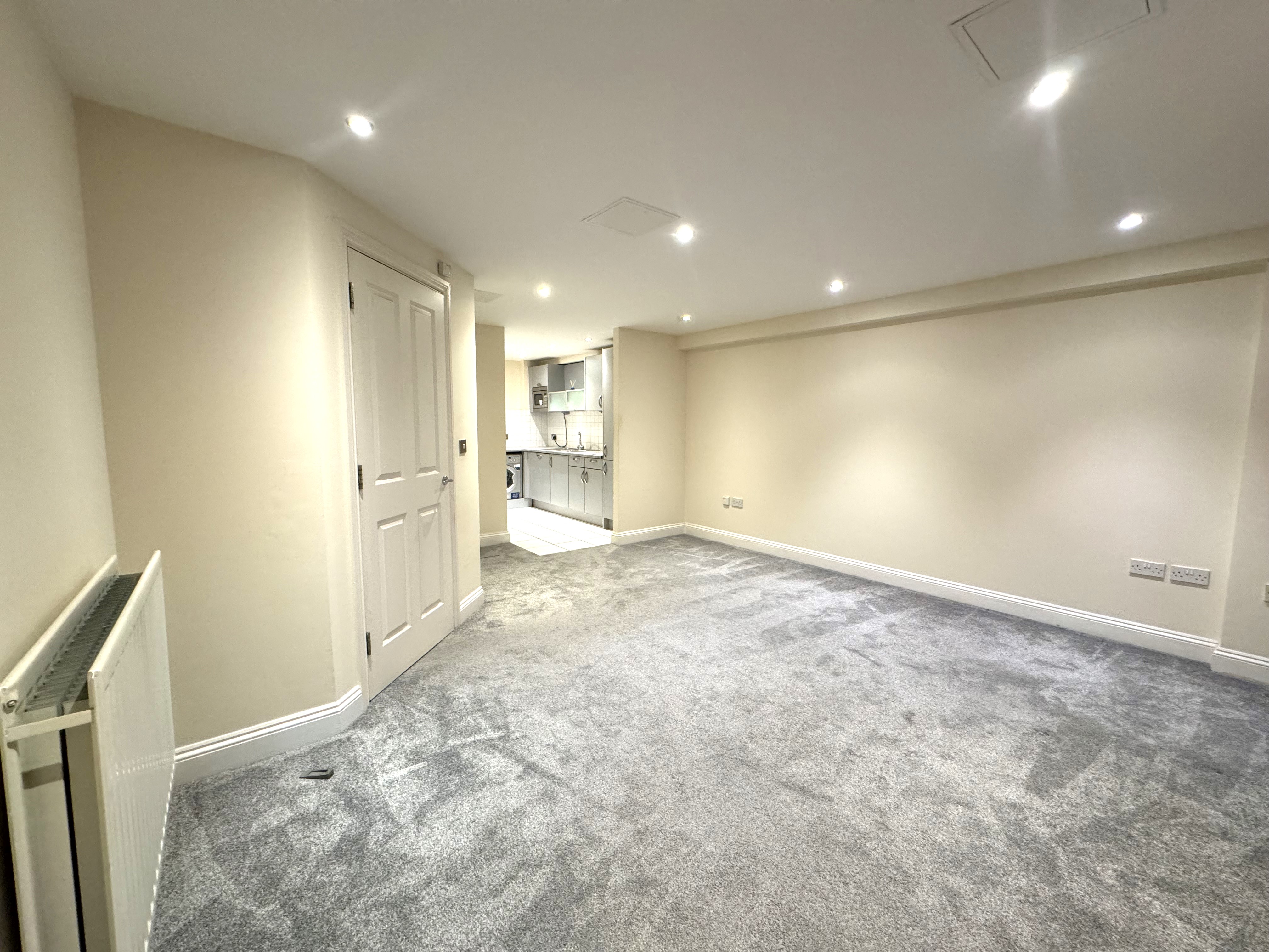 2-bed flat on 42, Picture House, Reading, £1,350/mo