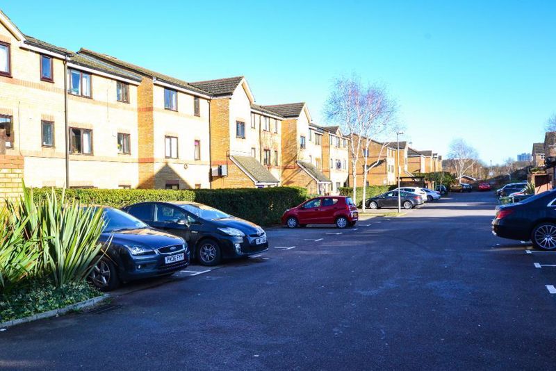 14, Draycott Close, London photo 4