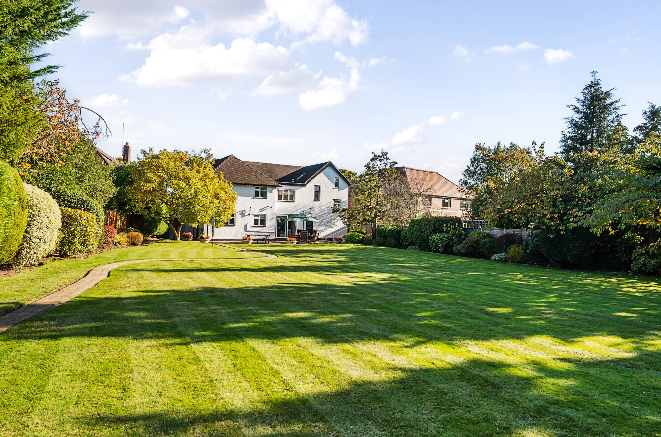 5 bedroom detached house for sale 0