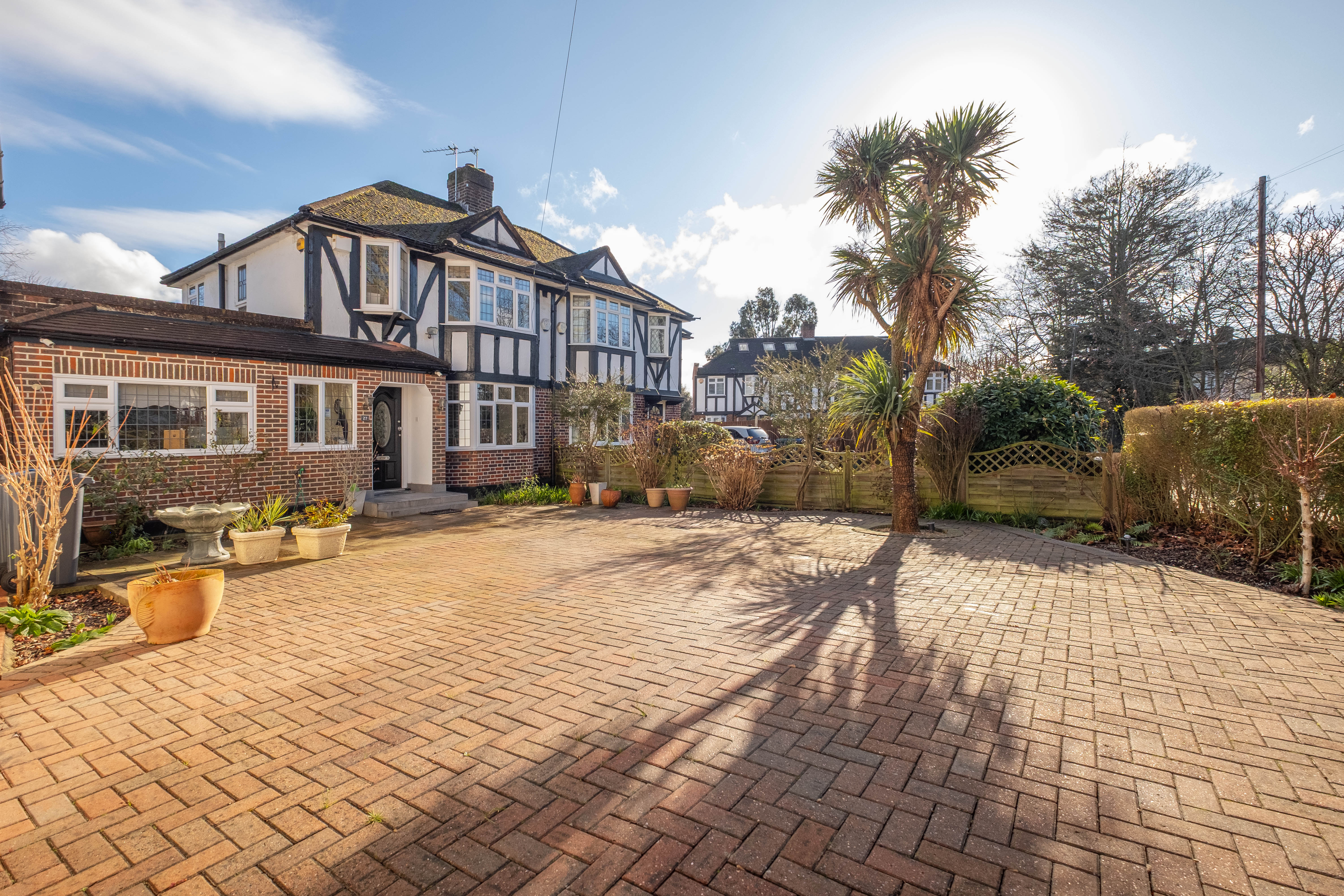 4 bedroom semi-detached house for sale 0