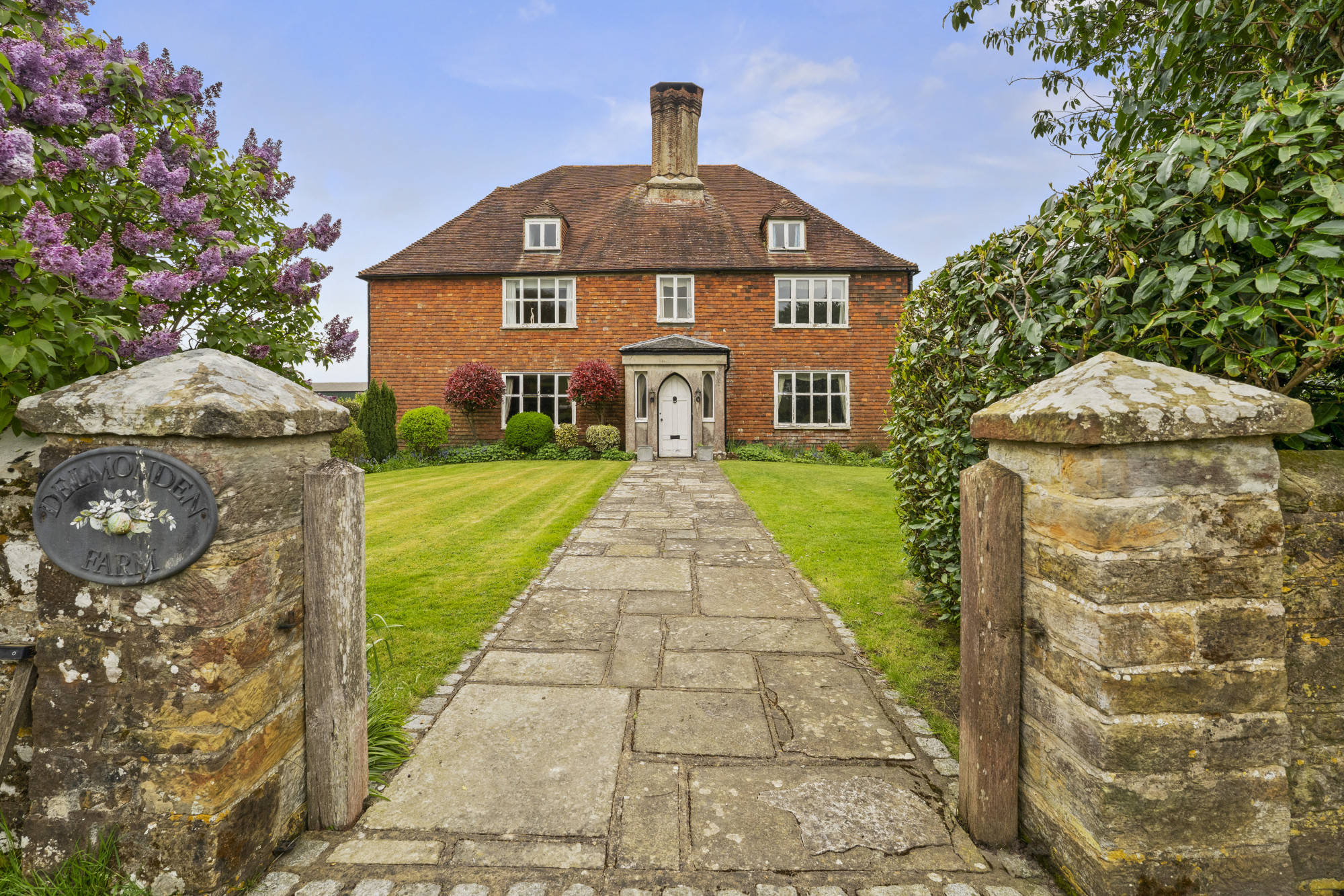 8 bedroom detached house for sale 0