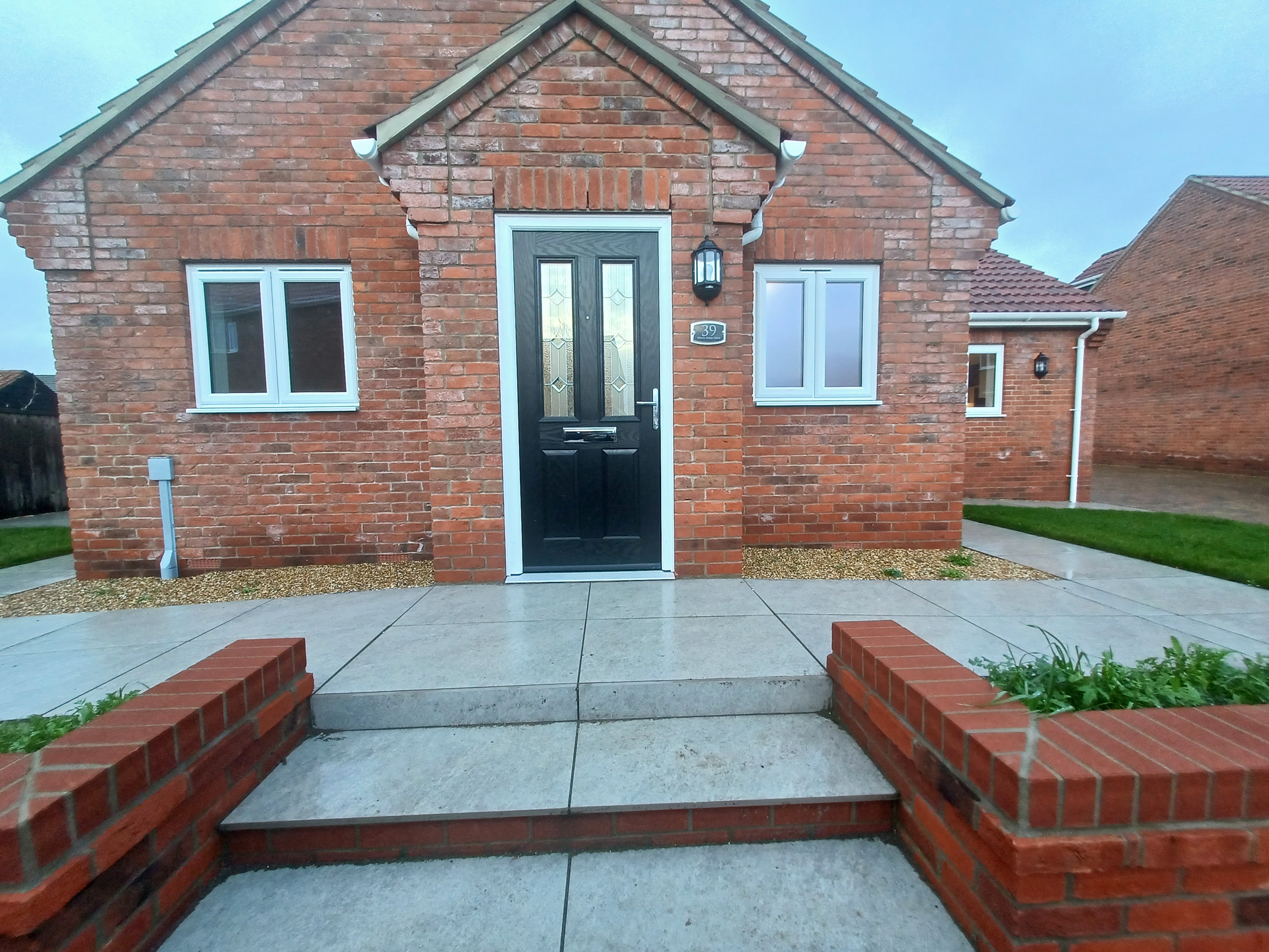 Unknown, West row photo 3