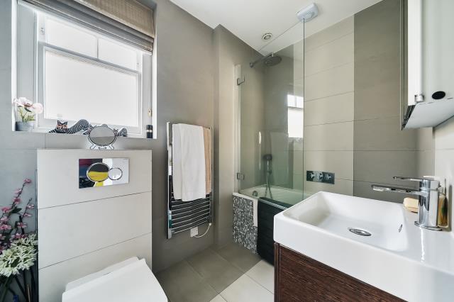 Flat 4, 11, Orme Court, London photo 4
