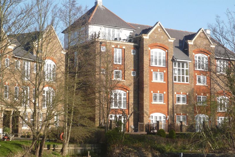 Free property report 20 Mortley Close, Tonbridge, TN9 1ET Chimnie