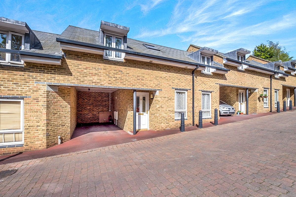 Free property report 29, Estuary Reach, Pleasant Row, Brompton