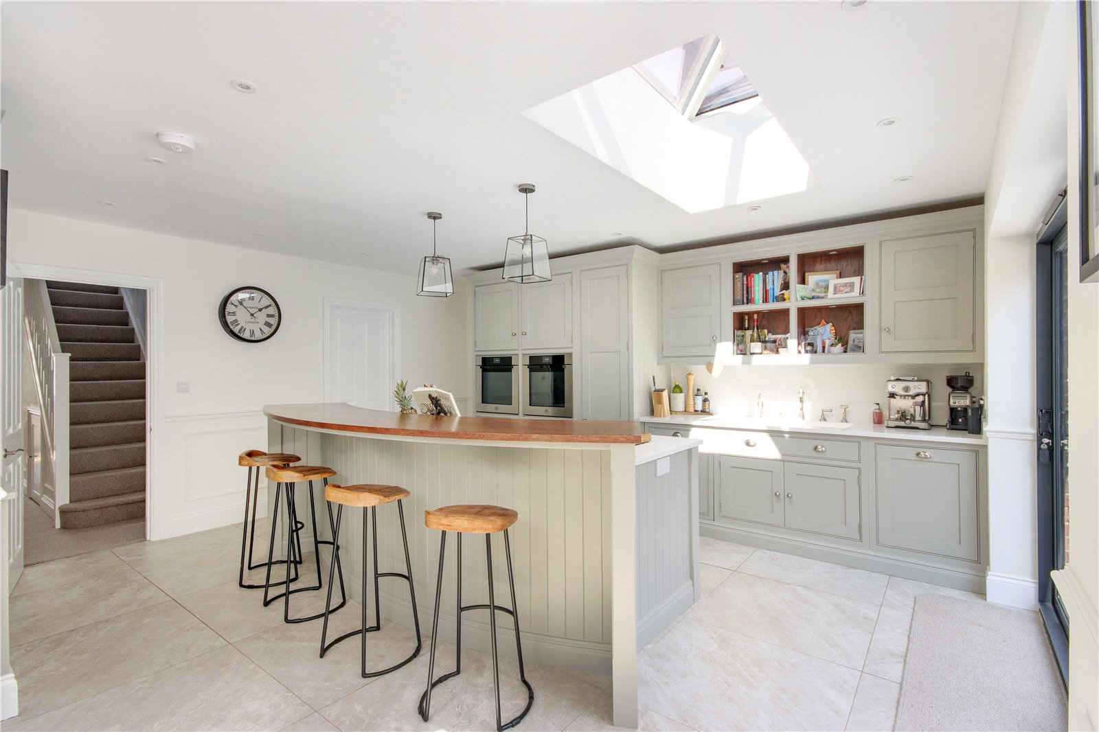 5 bedroom detached house for sale 0