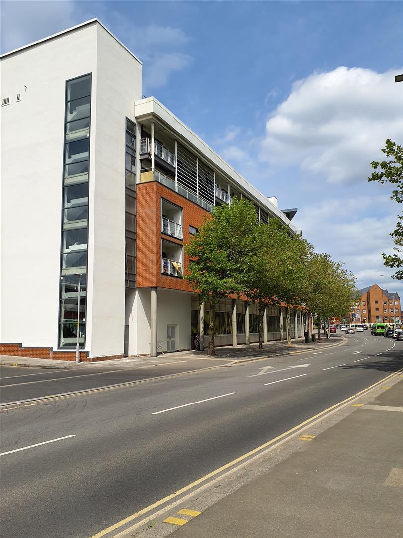 Flat 27 Harbour Court, West Quay Road, Poole photo 4