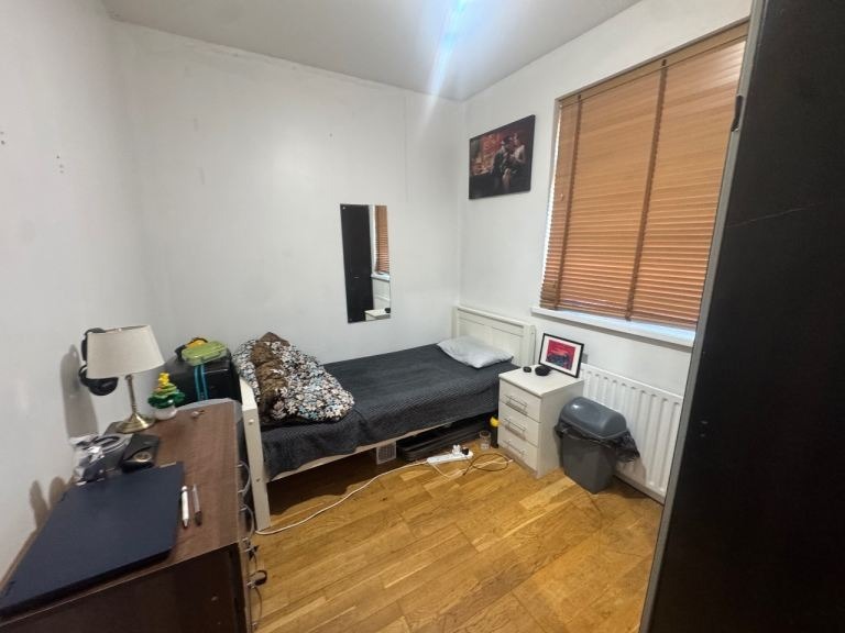 Harrold Road, Becontree, Dagenham RM8 photo 5