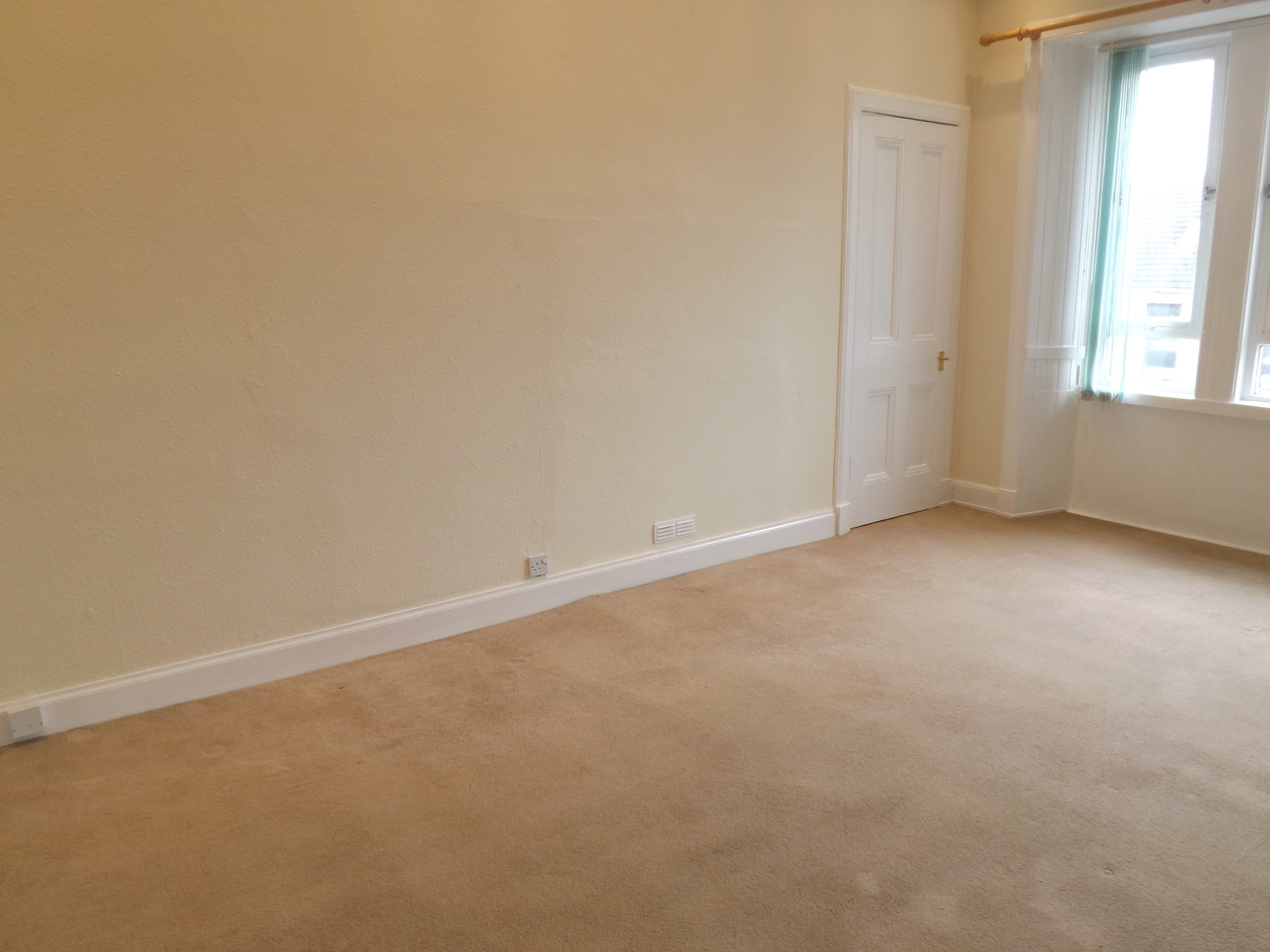 2 Bedrooms Flat to rent in St. James Street, Paisley PA3
