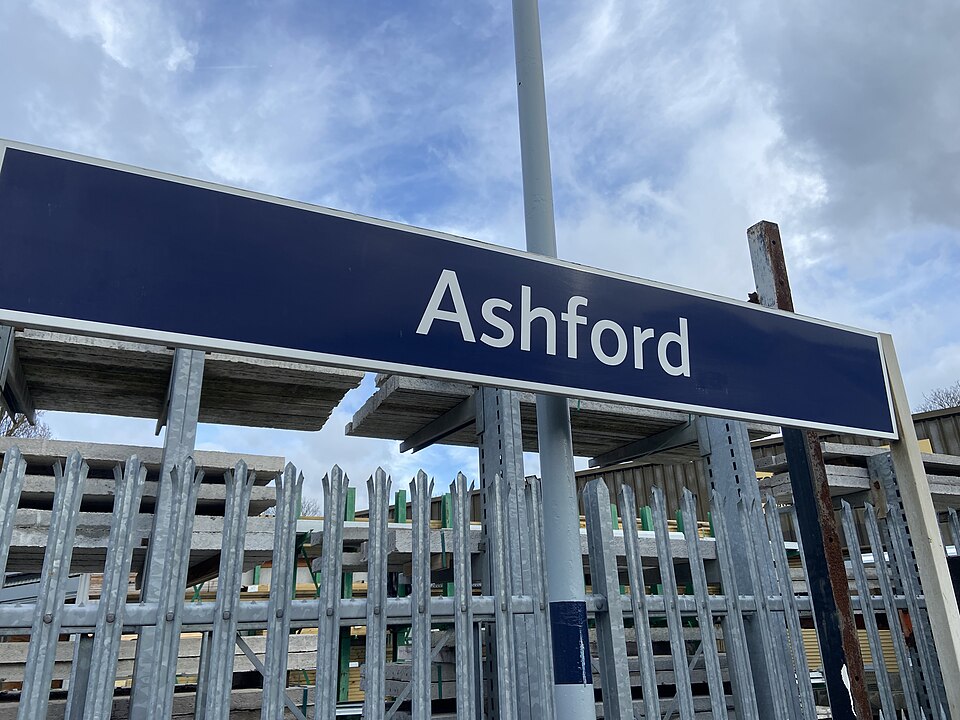 000, Harrow Road, Ashford Fetham  photo 2