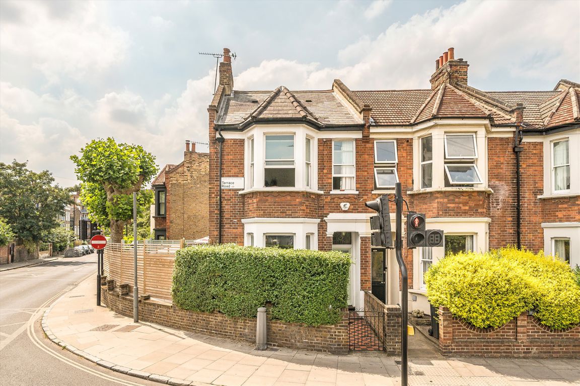 3 bedroom semi-detached house for sale 0