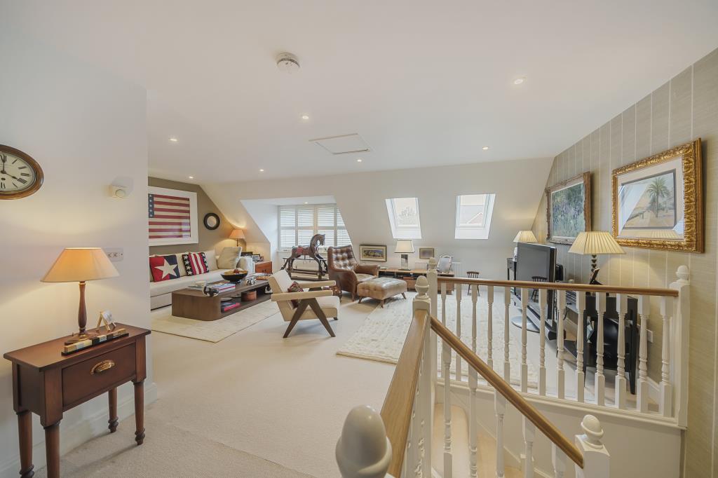 4 bedroom semi-detached house for sale 0