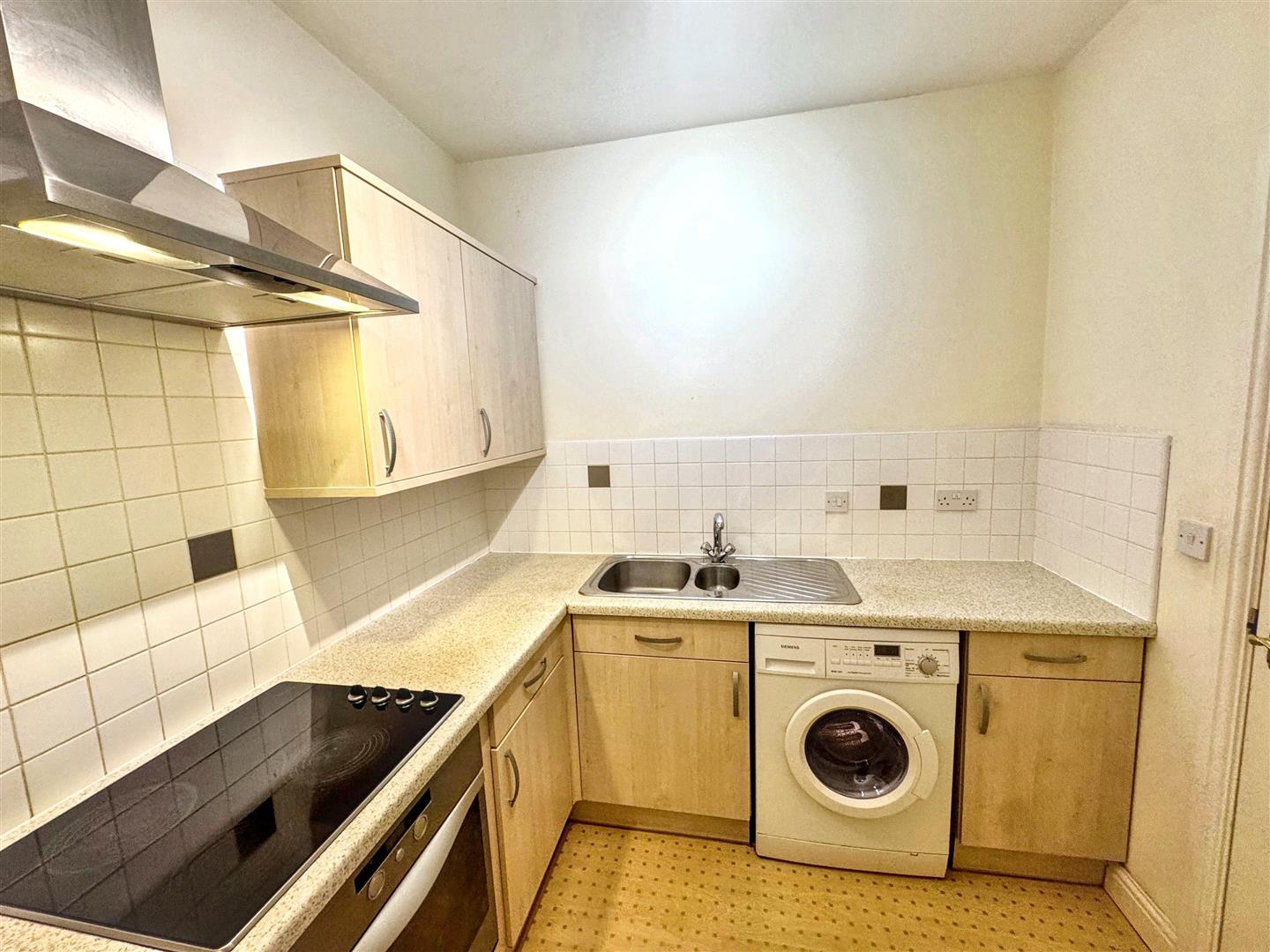 16, Woodlands Corner, Lilford Road, Blackburn photo 2