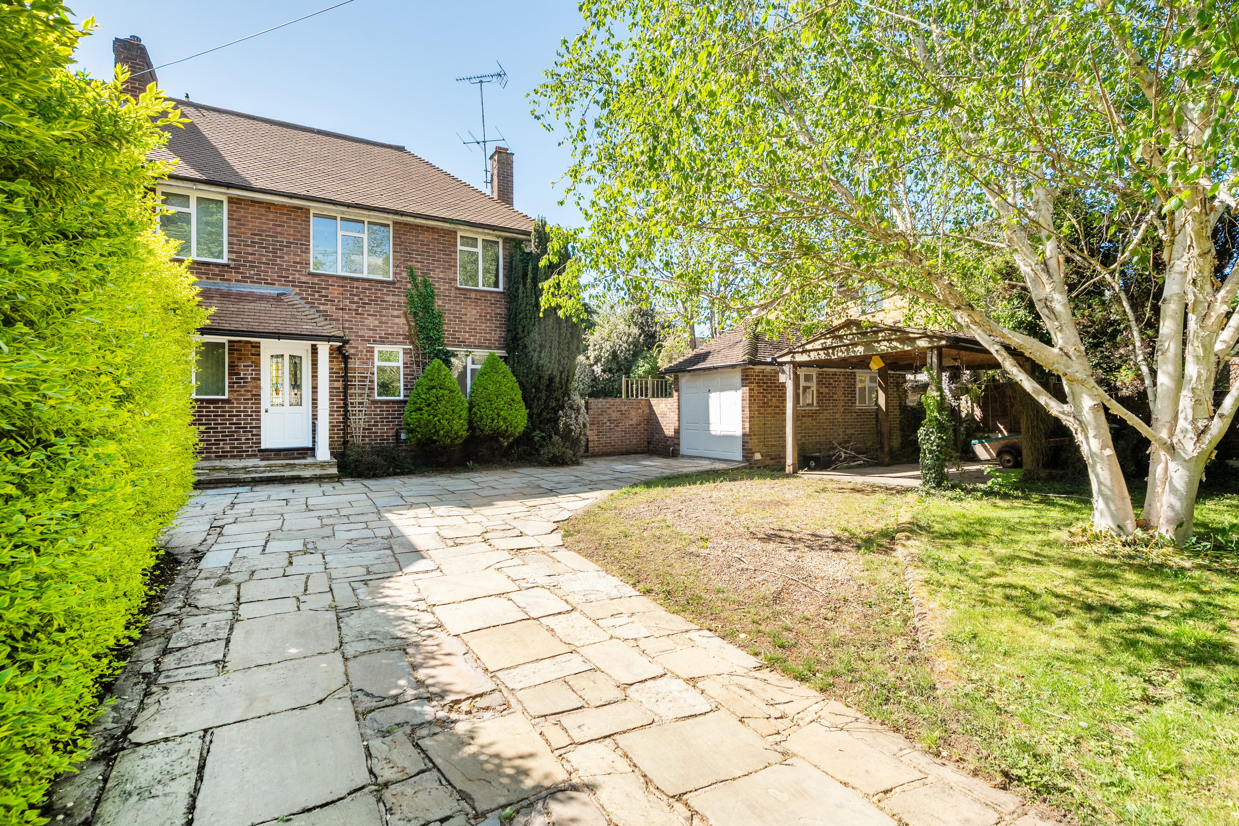 Little Orchard, Poyle Lane, SLOUGH photo 2