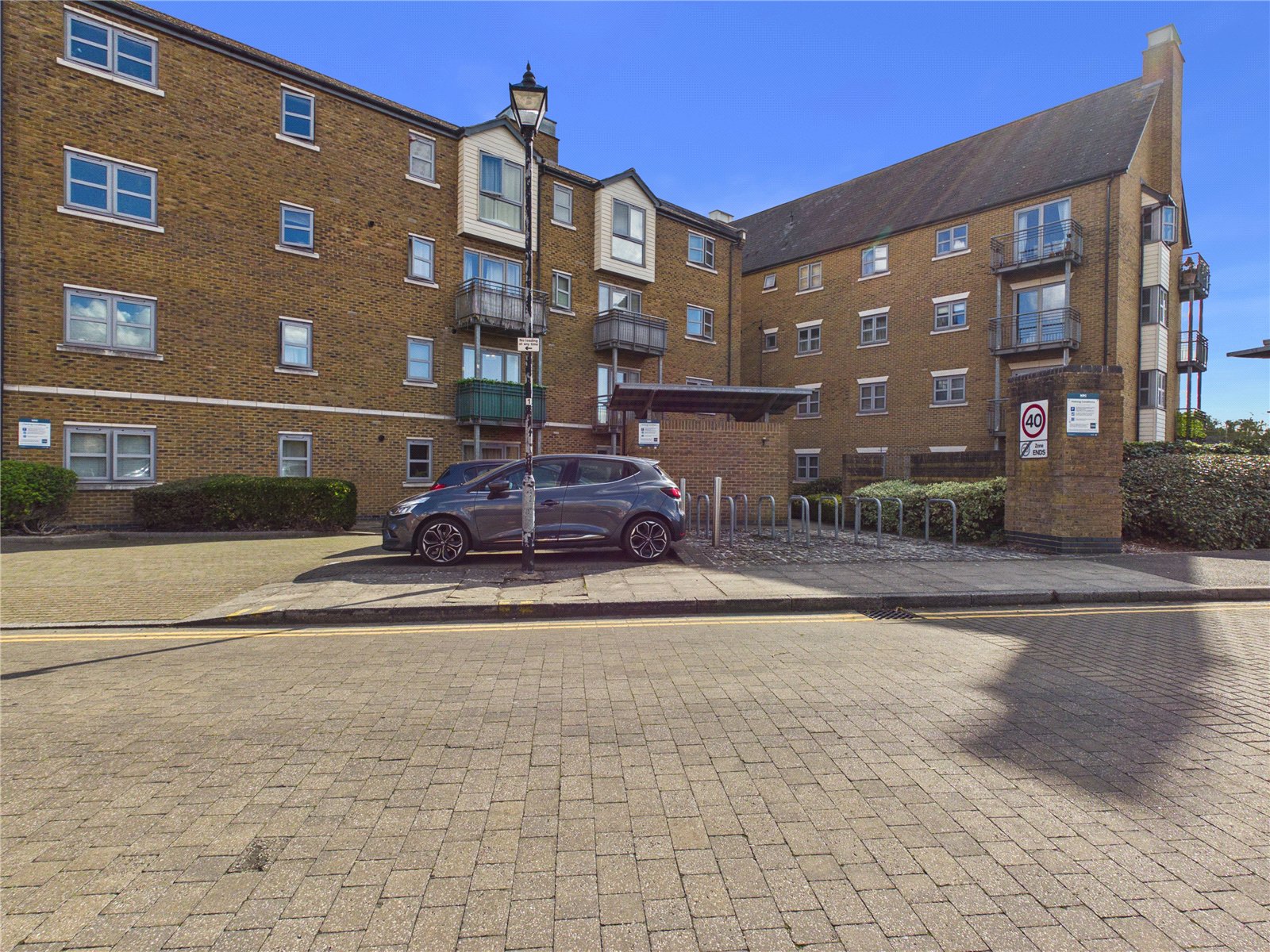 2 bed flat for sale
