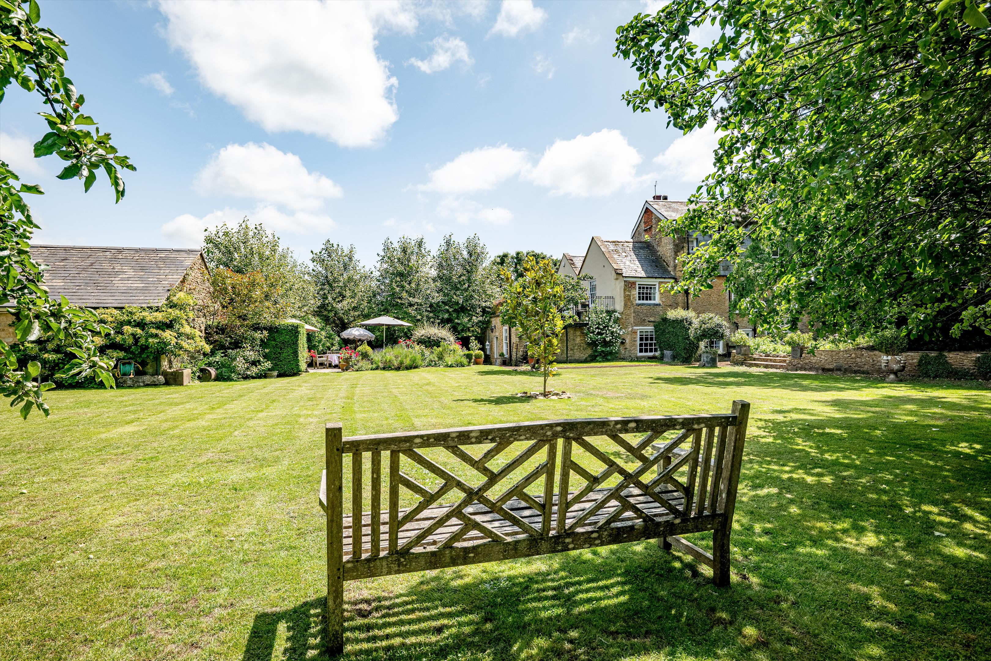 9 bedroom detached house for sale 0