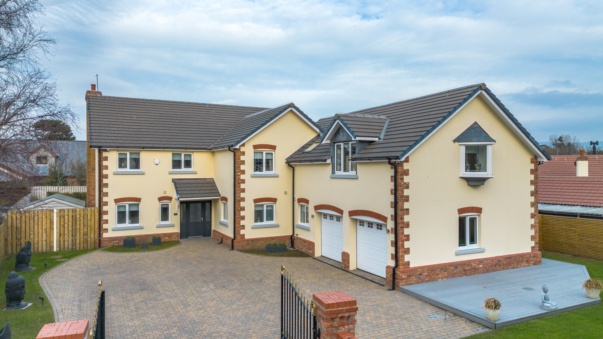 5 bedroom detached house for sale 0