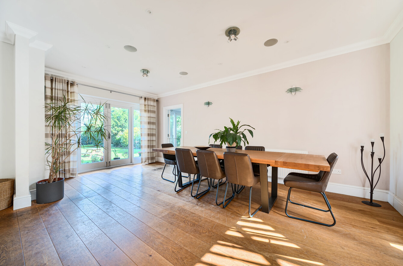 5 bedroom detached house for sale 0