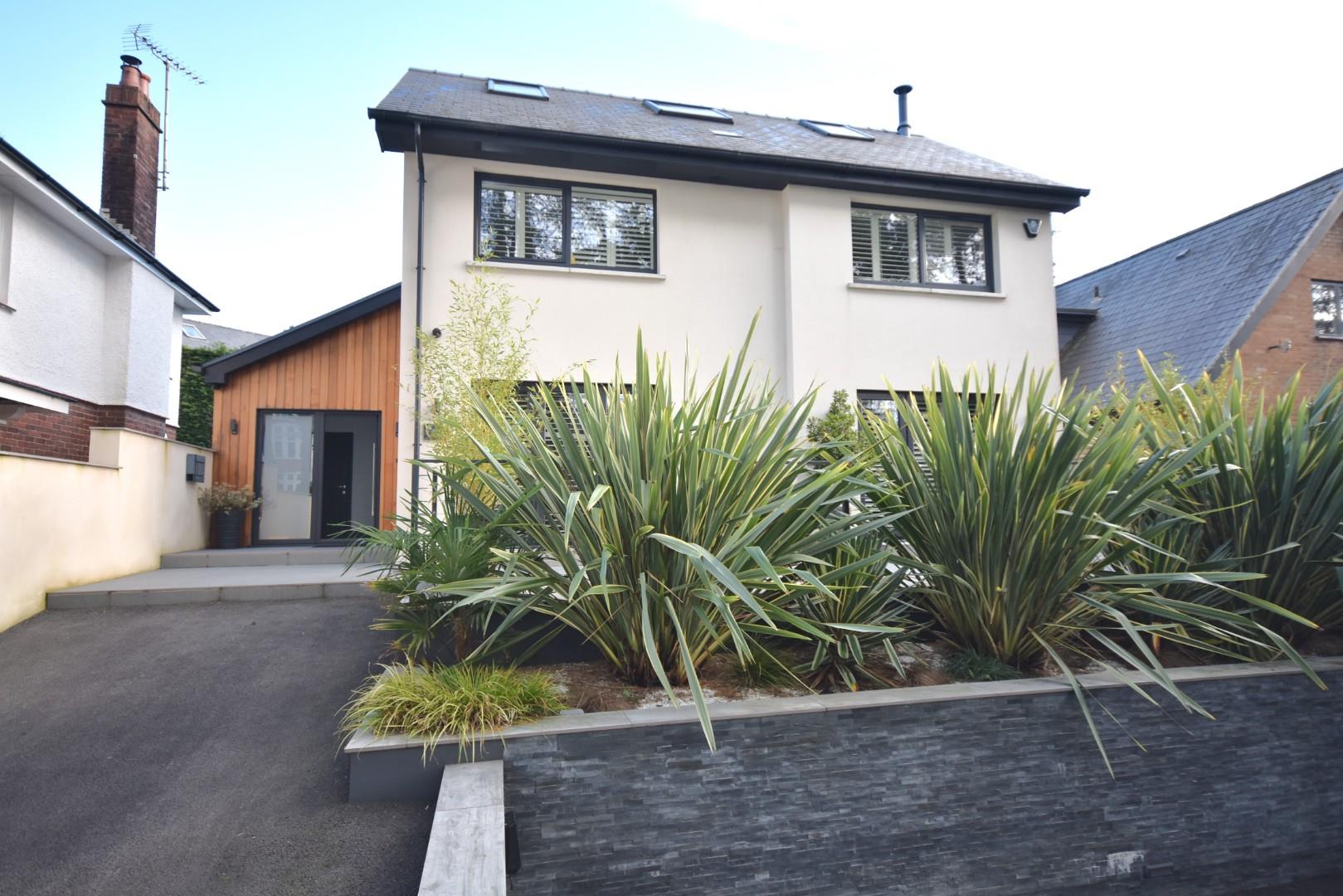 6 bedroom detached house for sale