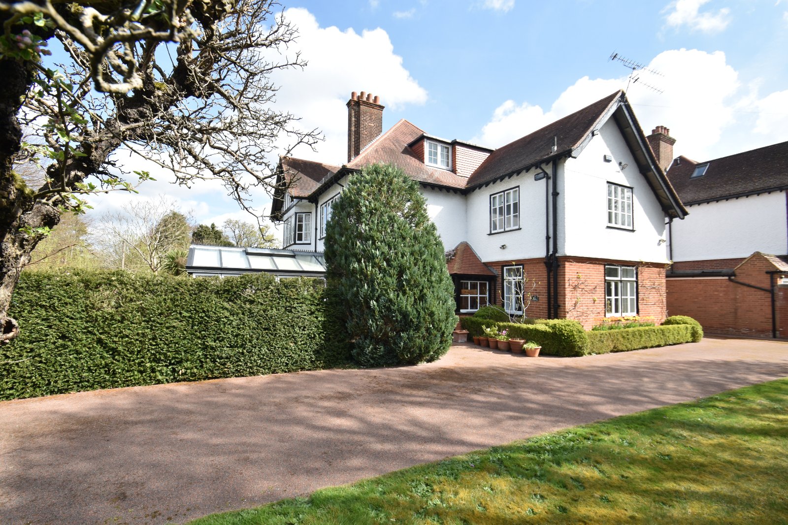 5 bedroom detached house for sale 0