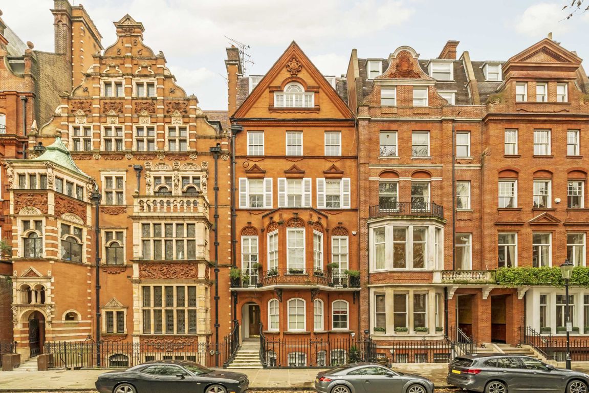 3 bedroom flat for sale 0