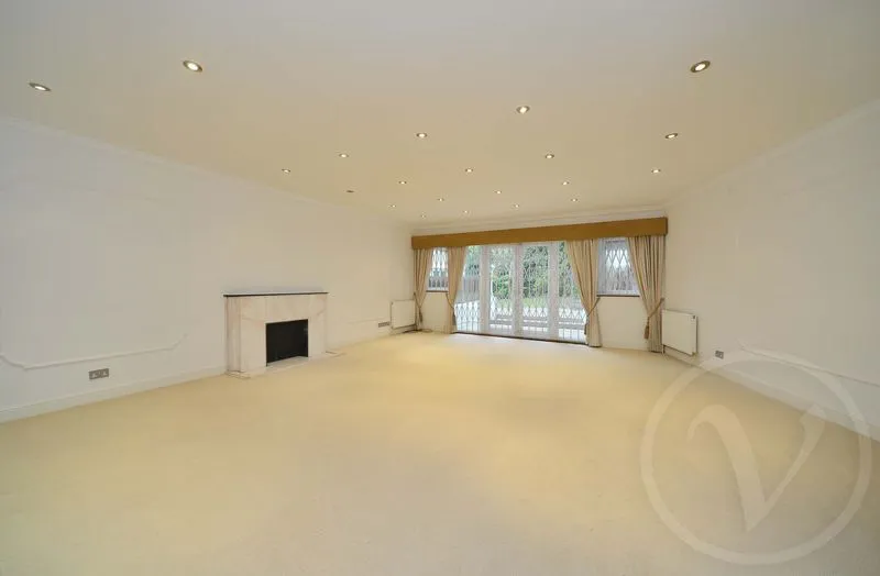 5 bedroom detached house for sale 0