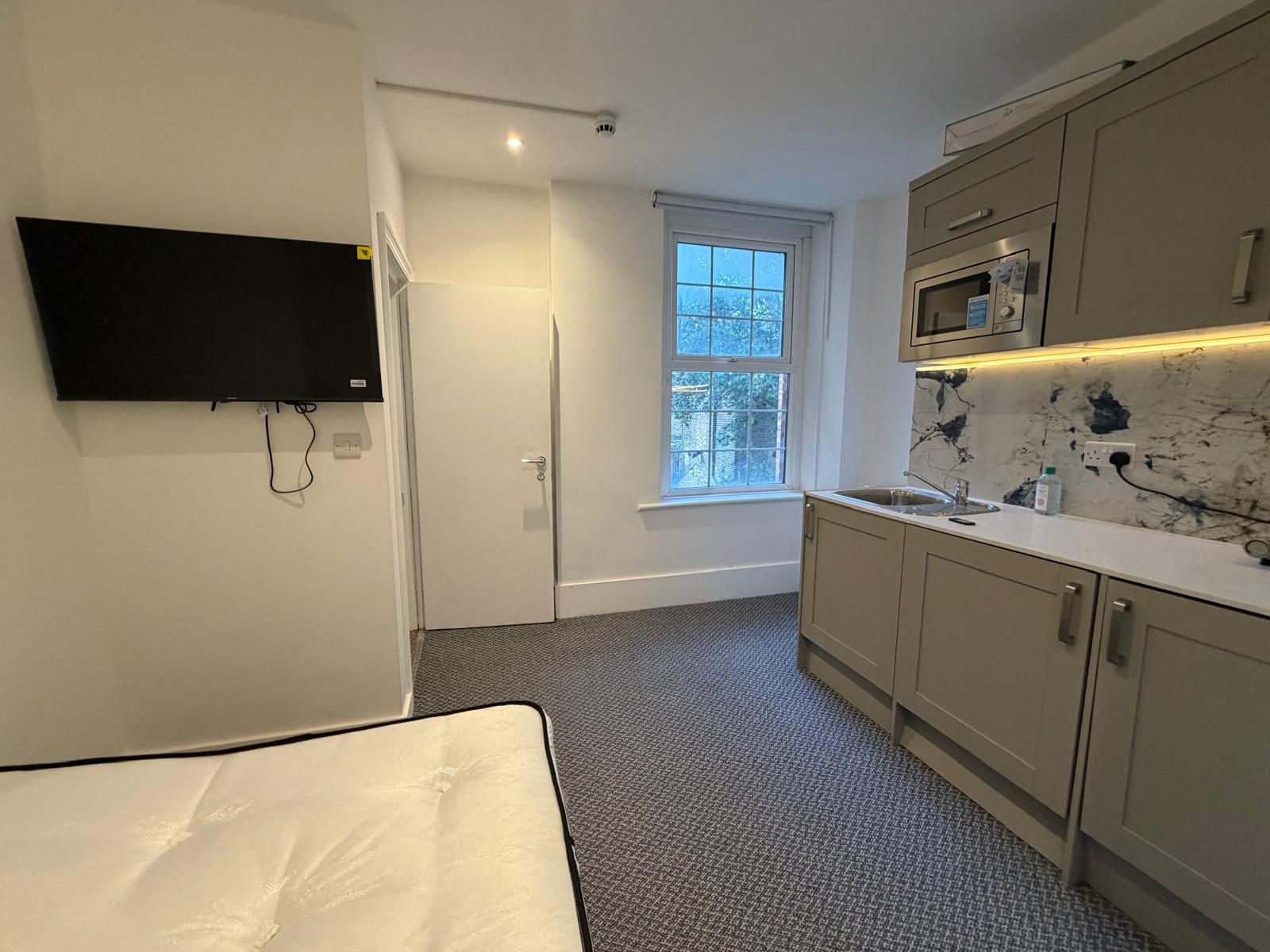 Second Floor Rear Flat, 35 Bond Street, London photo 4