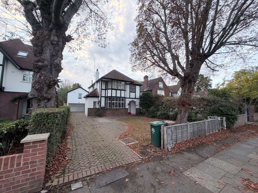 The Avenue, Sunbury-on-Thames photo 4