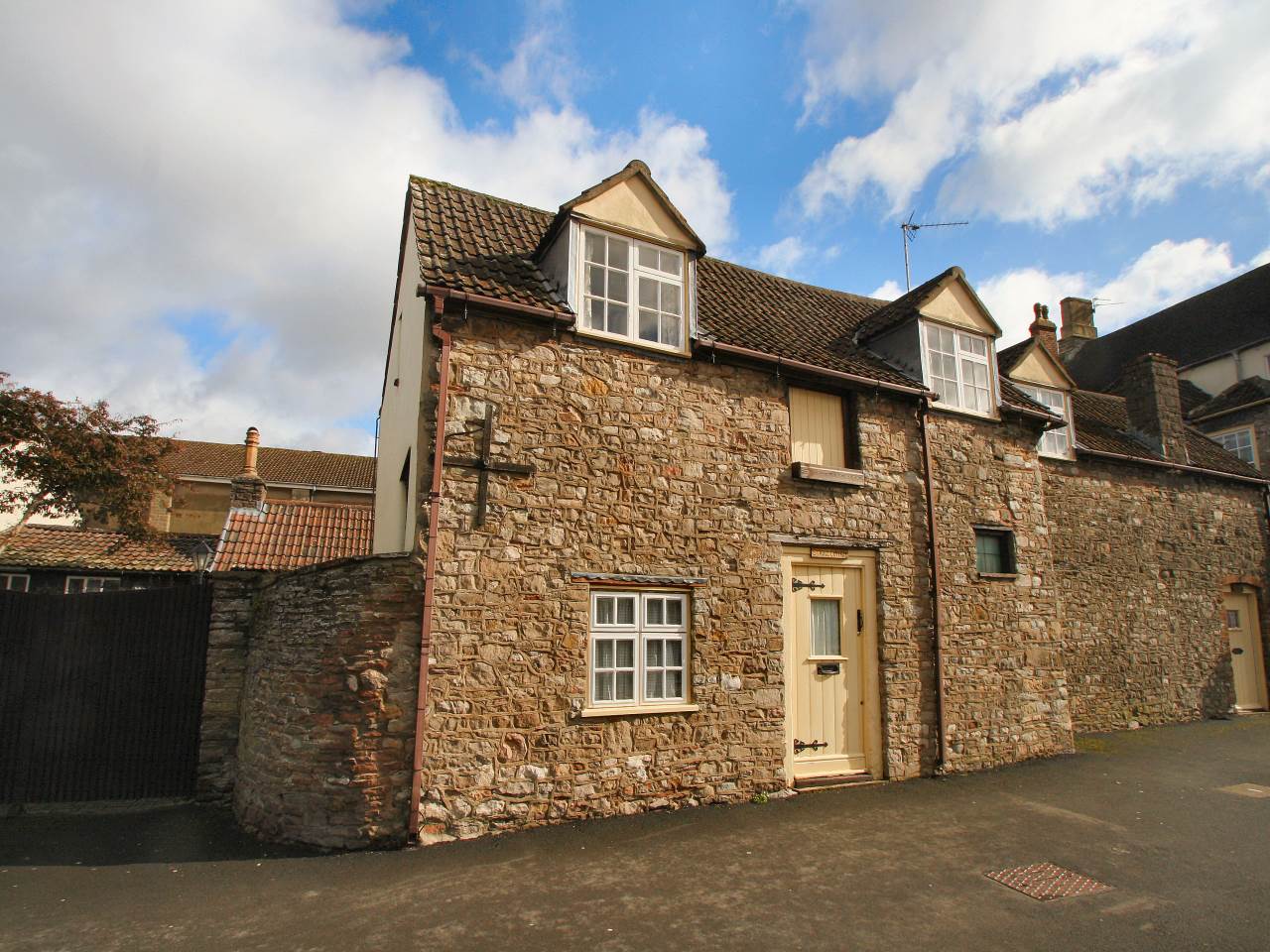 51A Broad Street, Chipping Sodbury, South Gloucestershire BS37, 1