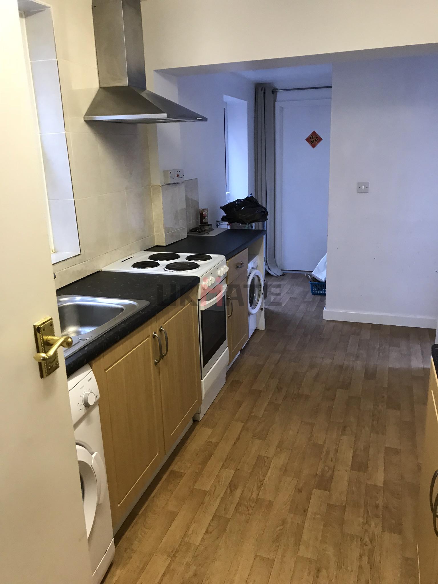 353, Burgess Road, Southampton photo 4