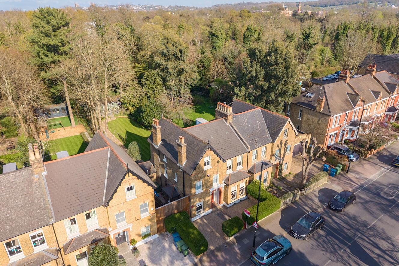 6 bedroom semi-detached house for sale 0