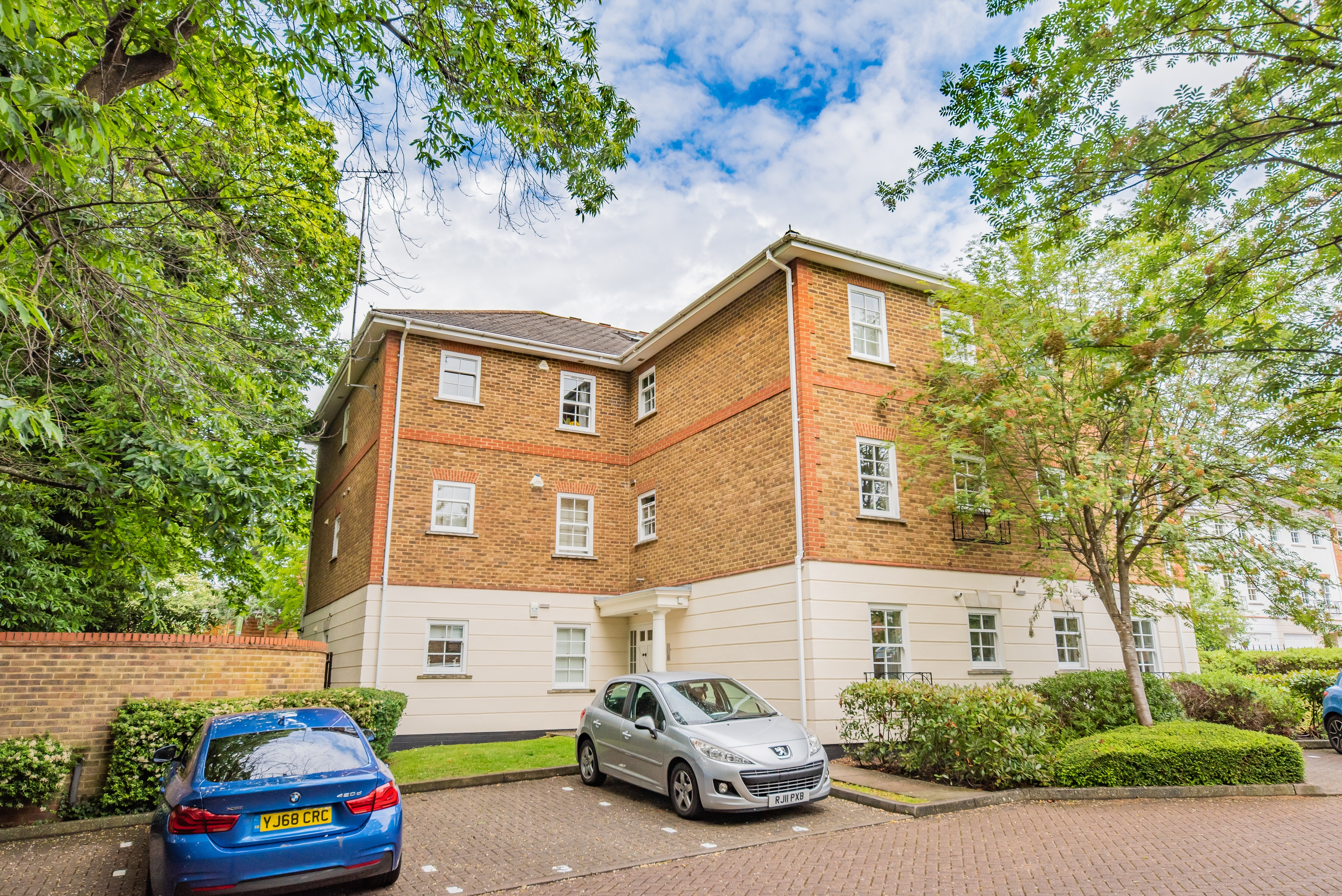 8, Townside Place, Camberley photo 2