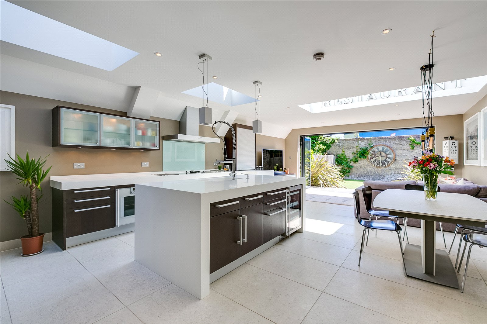 4 bedroom semi-detached house for sale 0