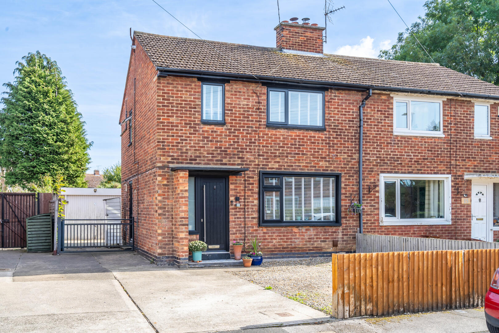2 bed semi-detached house for sale