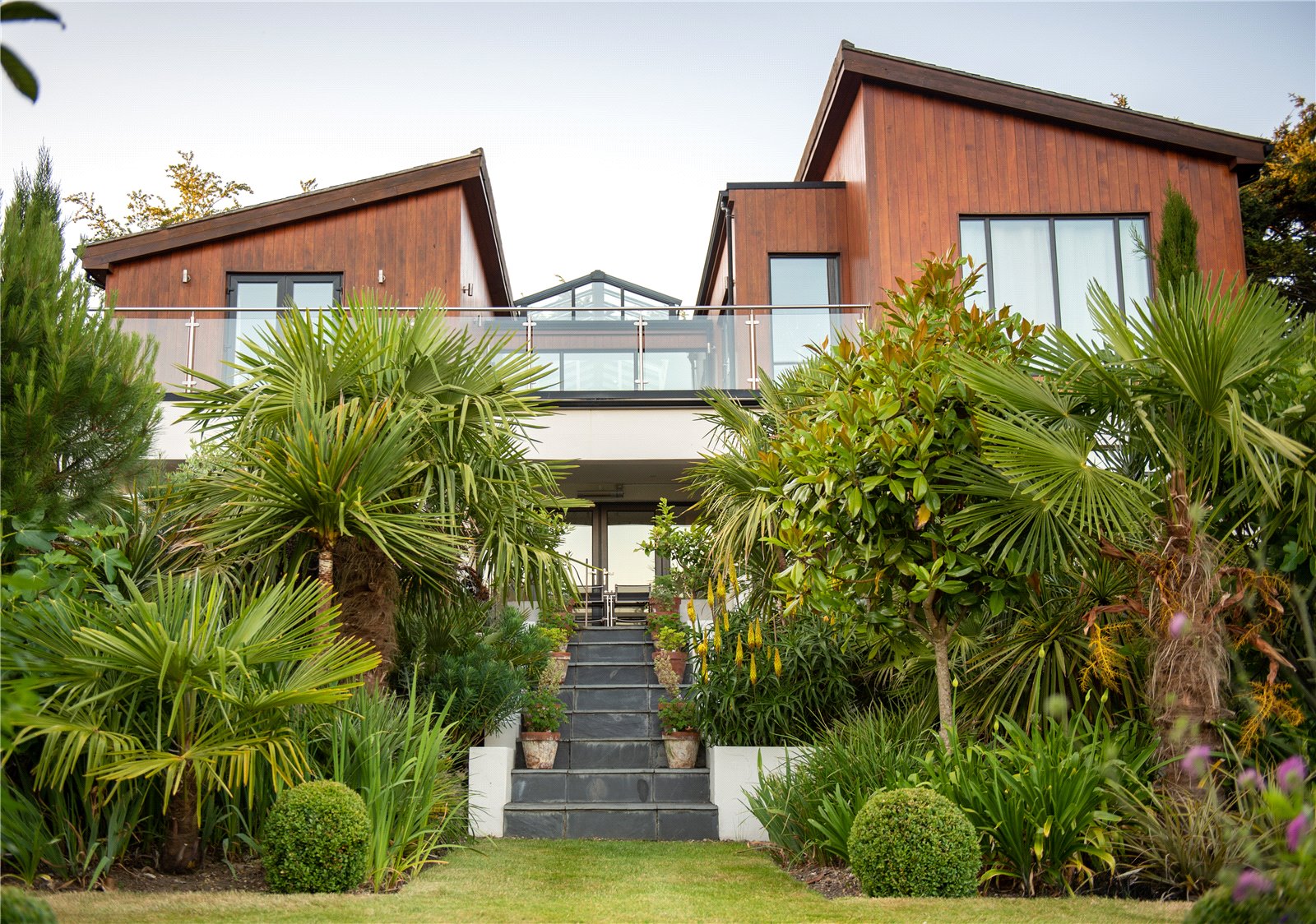 6 bedroom detached house for sale 0