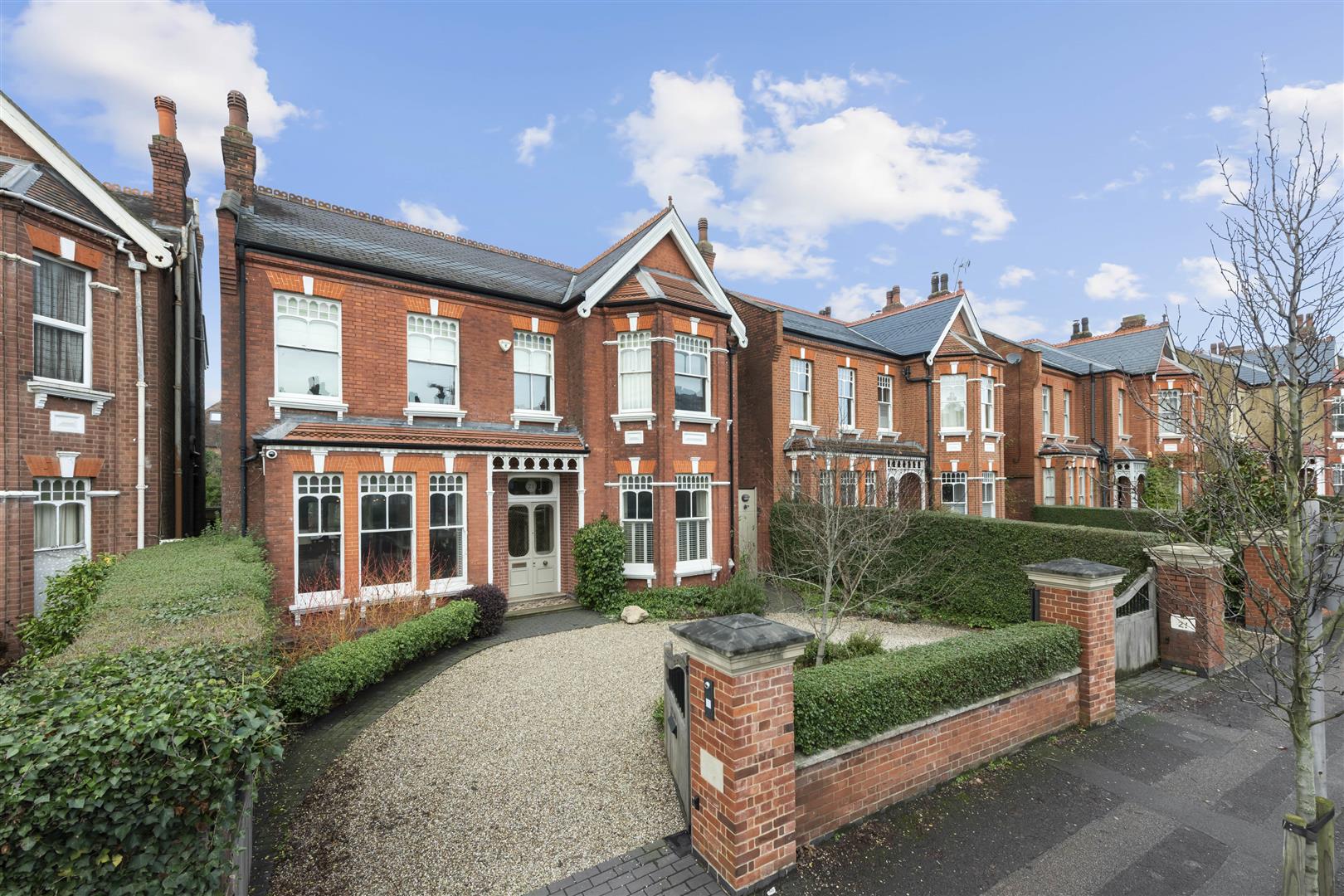 2 bedroom maisonette for sale