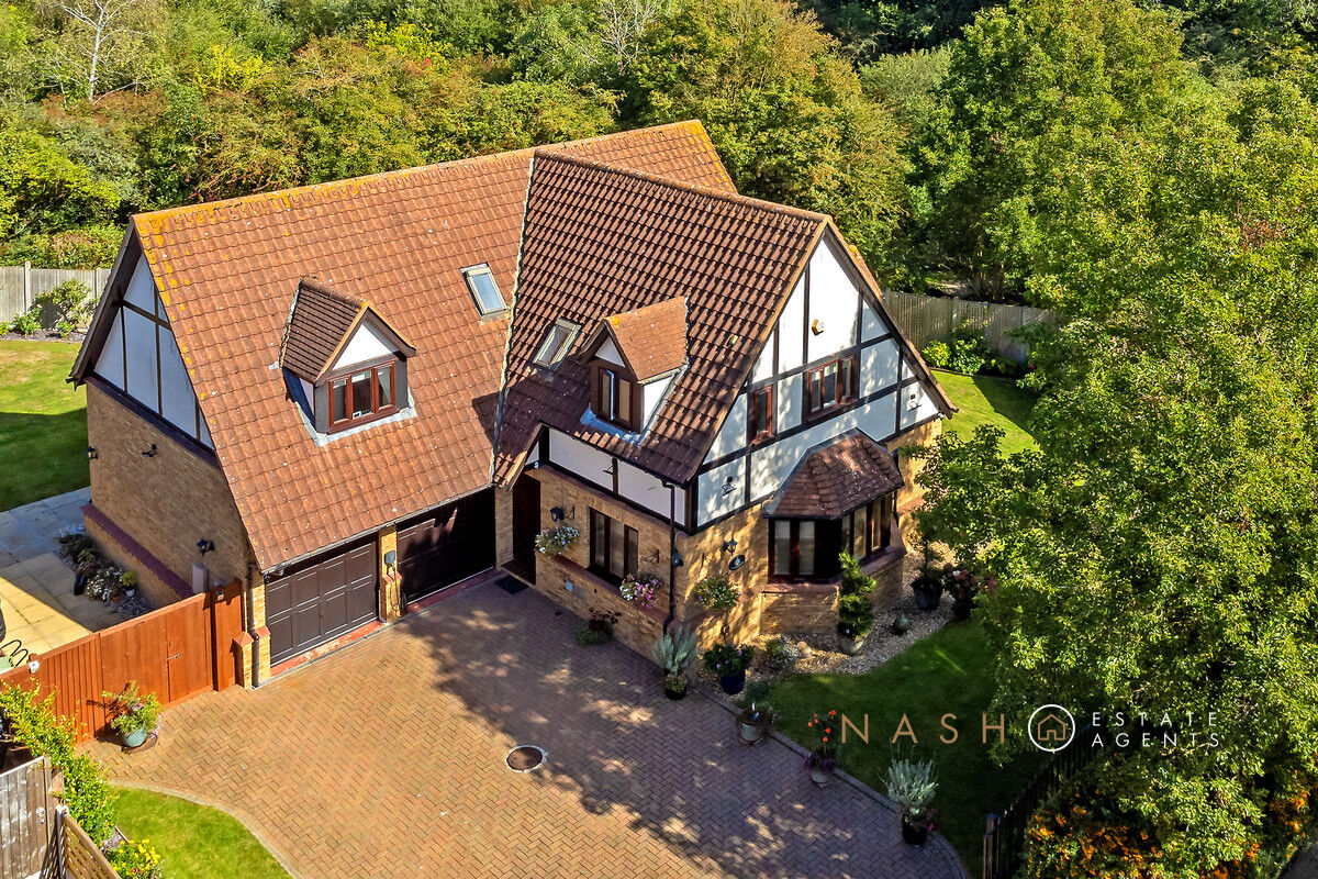 5-bed detached on 8, Selworthy, Furzton, £925,000