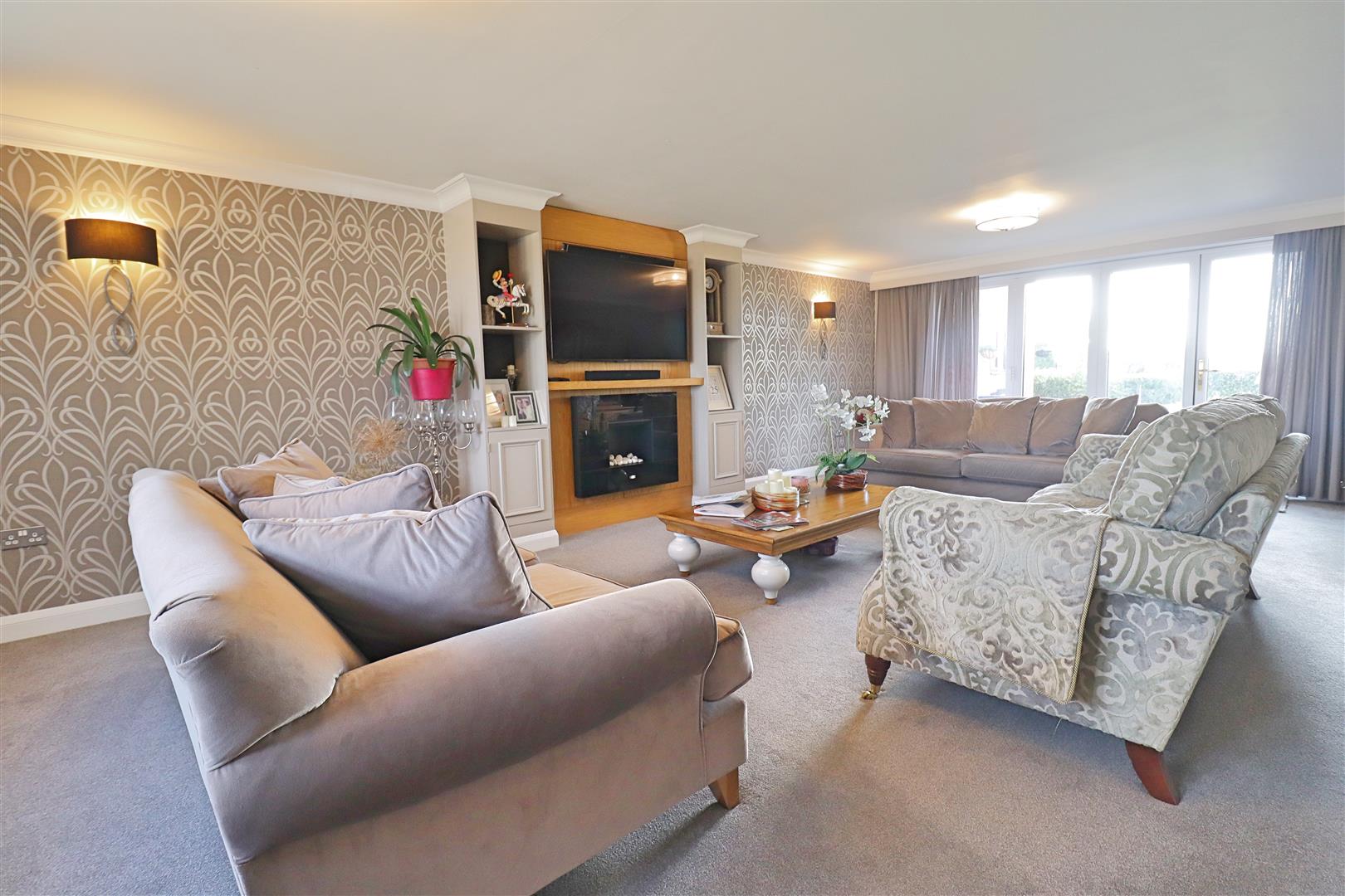 5 bedroom detached house for sale 0