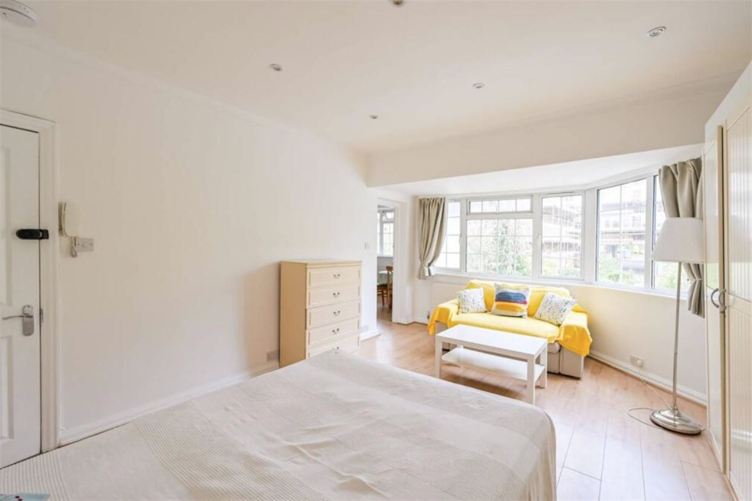 Studio C, Clifton Gardens, Temple Fortune photo 4