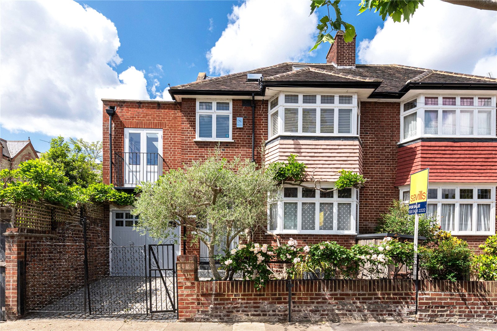 4 bedroom detached house for sale in Marlow