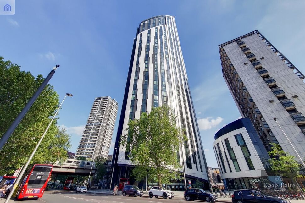 2-bed flat on The Strata , Walworth Road, London, £2,817/mo