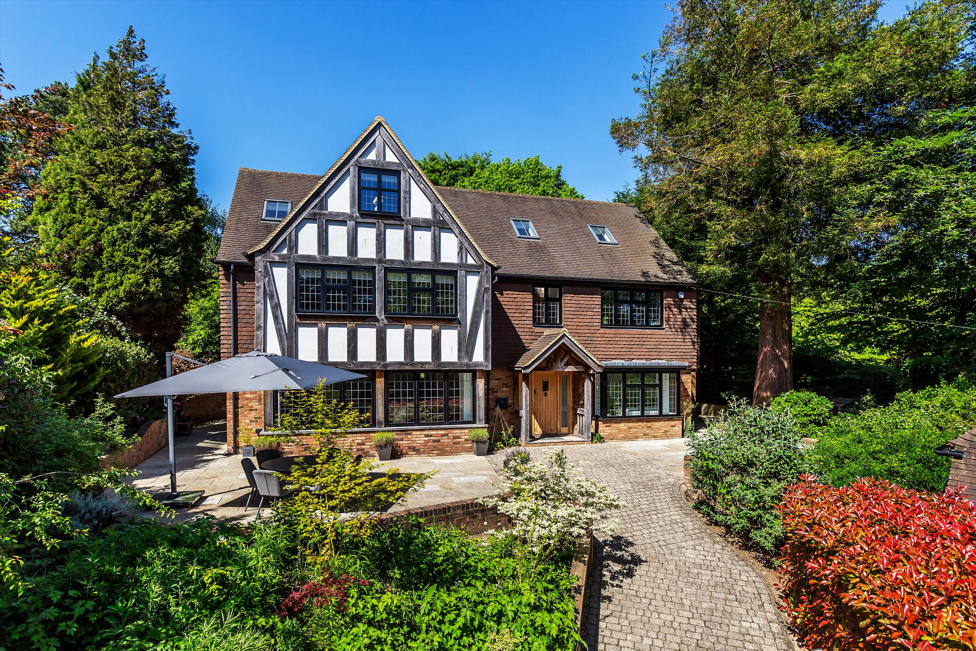 6 bedroom detached house for sale 0