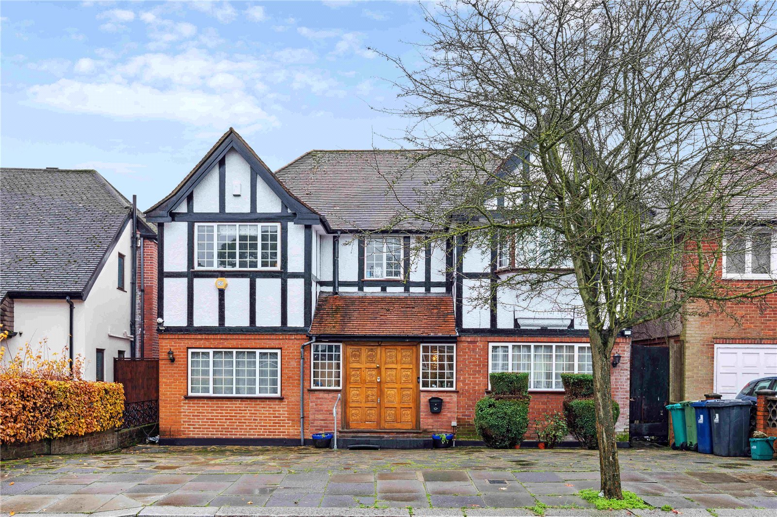 6 bedroom detached house for sale 0