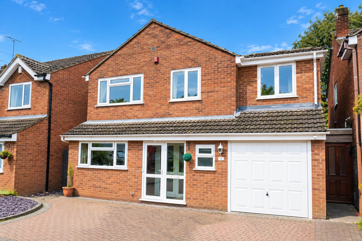 18, East House Drive, Atherstone photo 2