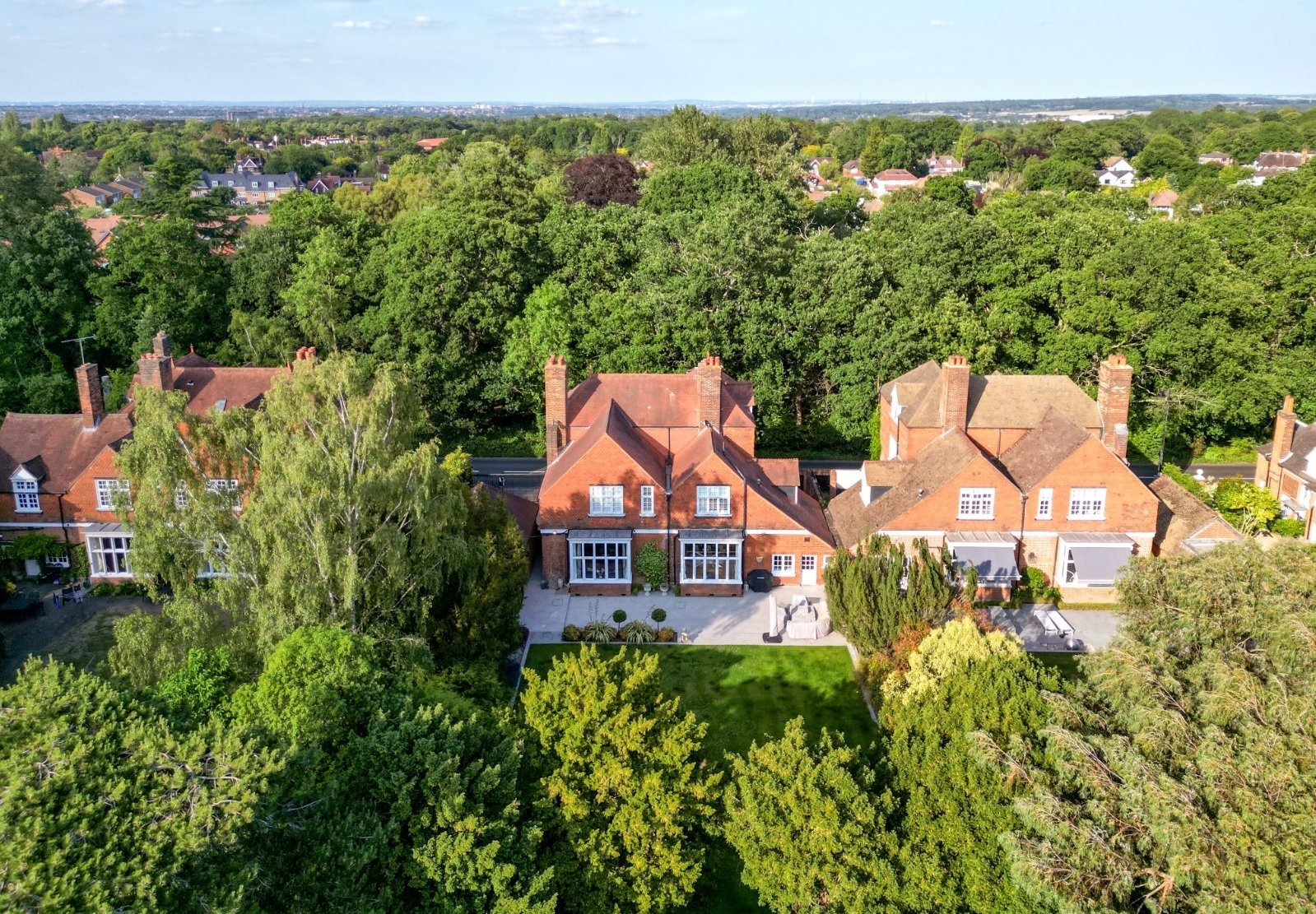 6 bedroom detached house for sale 0