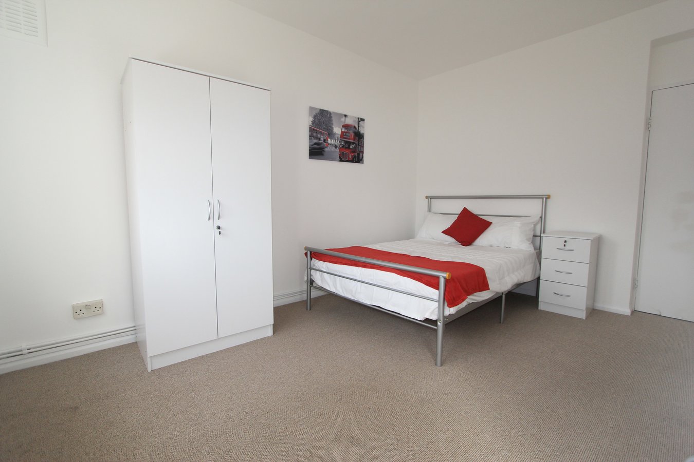 Rokeby House, Lochinvar Street, London photo 5