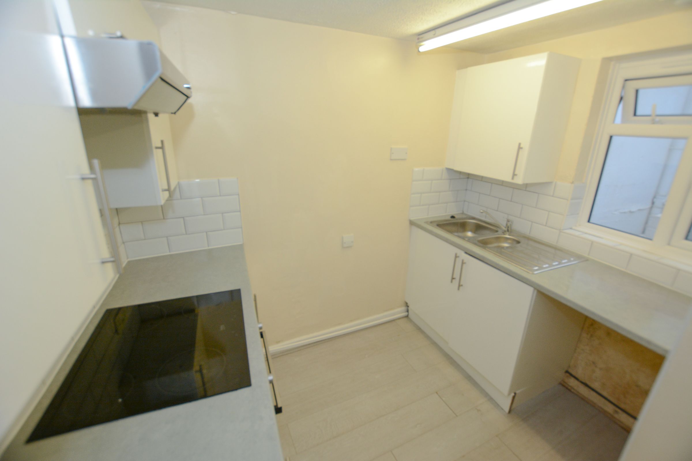 Flat 6, The Paragon, 9-10 Brunswick Road, Worthing photo 4