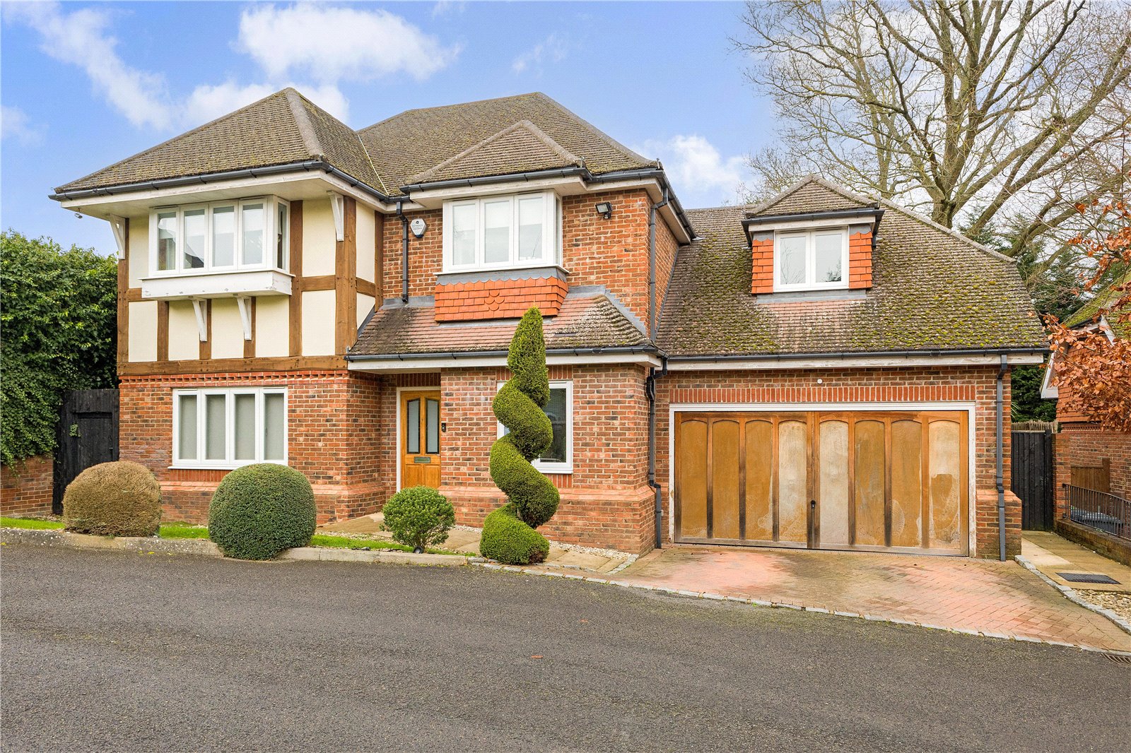 4 bedroom detached house for sale 0